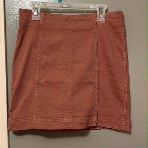 Mauve, tight women’s skirt in a small